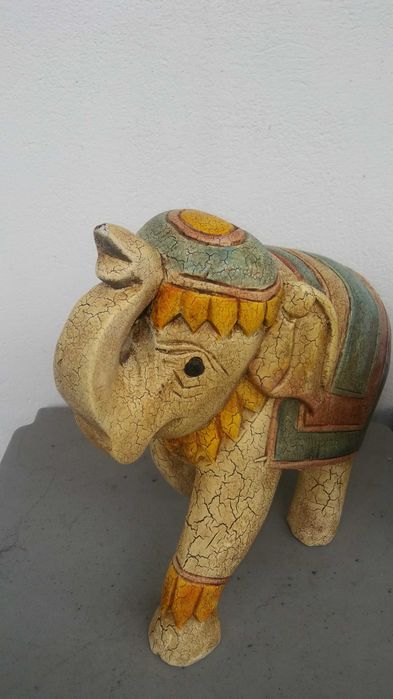 Dwa drewniane słonie