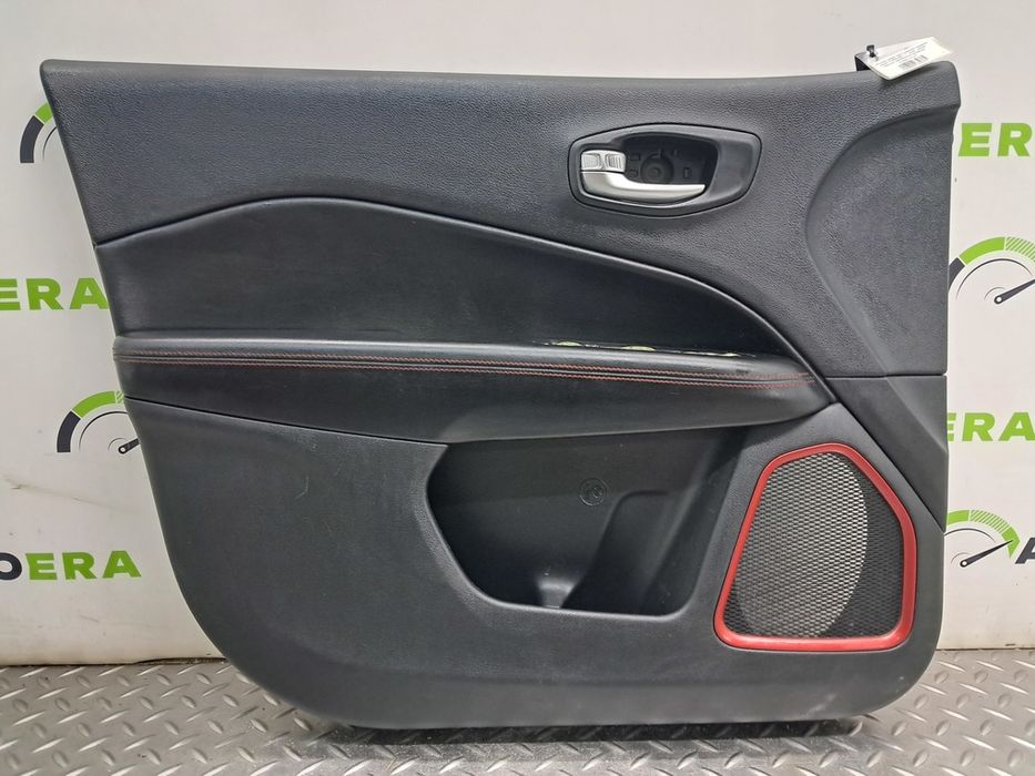 Обшивка двери карта дверная передняя левая JEEP COMPASS 17- 5UR931XCAF