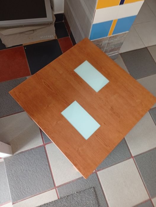 Elegant Cherry Wood Coffee Table – Like New!64741031253505124