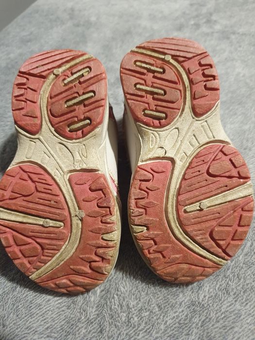 Adidasy sportowe białe w kwiatuszki Cherokee r. 20 (wg metki r.23)