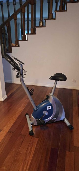 Bicicleta estática BH Digital - Como Nova