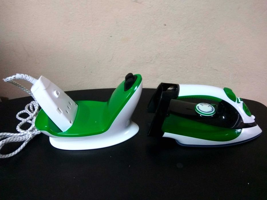 Праска без дроту утюг Royalty Line з керамічною підошвою 2200 Вт