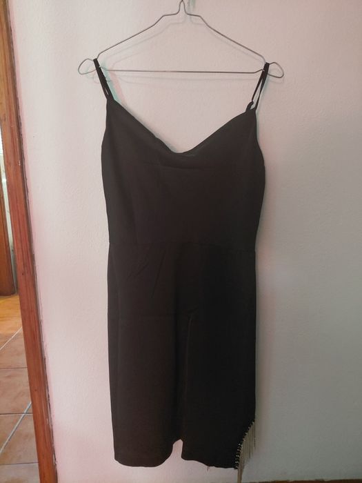 Vestido prero com racha com brilhantes
