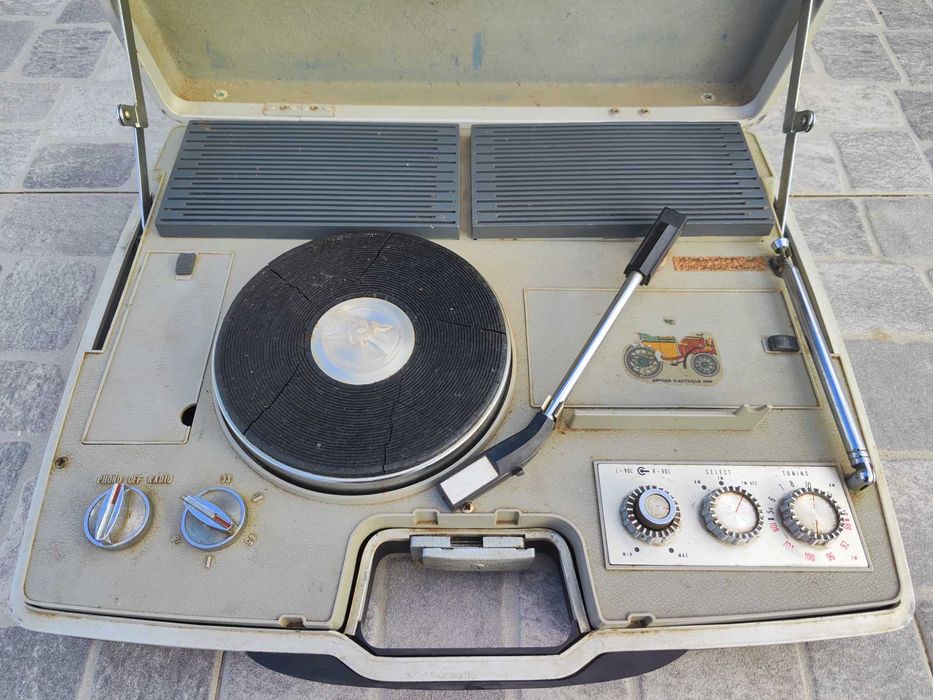 Gira discos e rádio