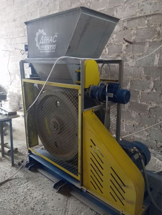 Станок для виготовлення брикетів