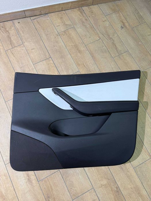 Карти дверей на Tesla Model 3/Y