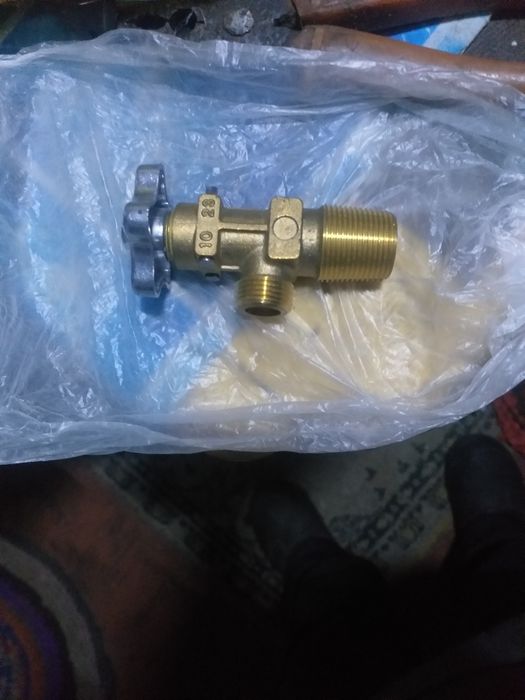 Кран для газового балона конусний