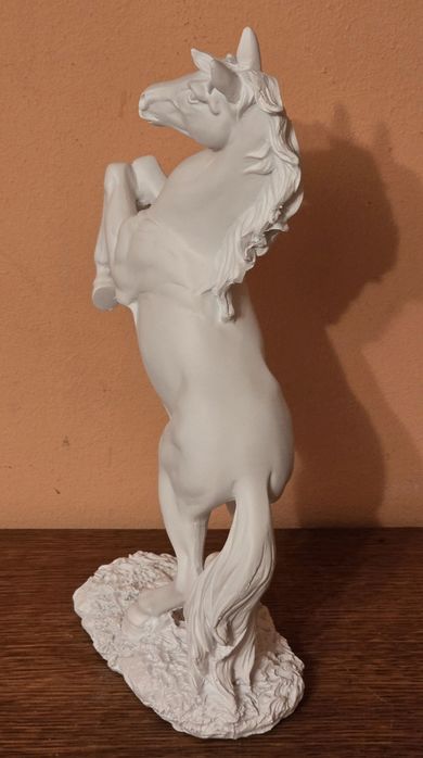 Piękna ceramiczna figurka konia. KOŃ Arabski, jeździectwo. Mustang.