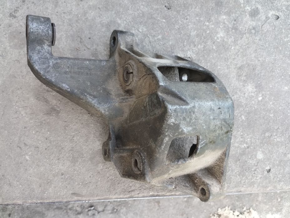 Кронштейн Гідропідсилювача керма