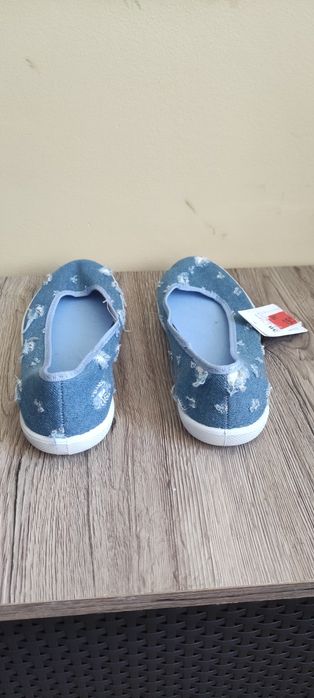 Nowe- Super wygodne tenisówki jens.