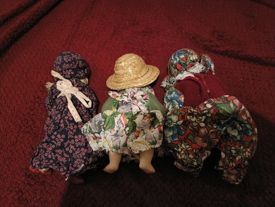 Três  Bonecas de porcelana vintage