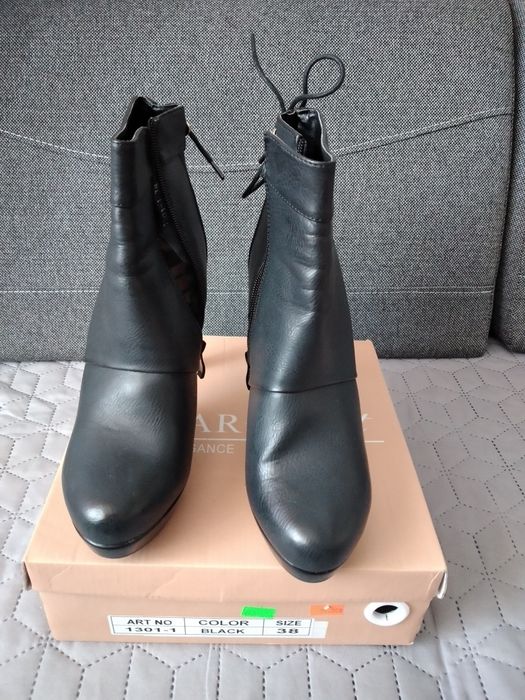 Botki  czarne r 38