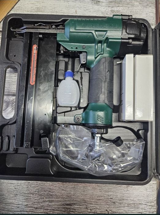 Pneumatyczny zszywacz Parkside PDT 40 H6 do zszywek i gwoździ