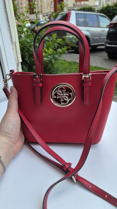 Червона сумка GUESS