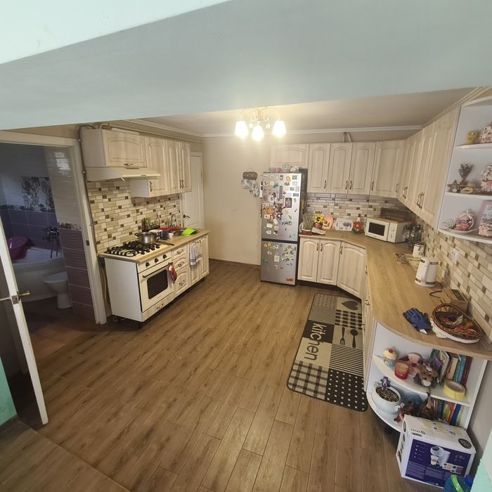 Продається 4-ьох кімнатний будинок в м.Берегове