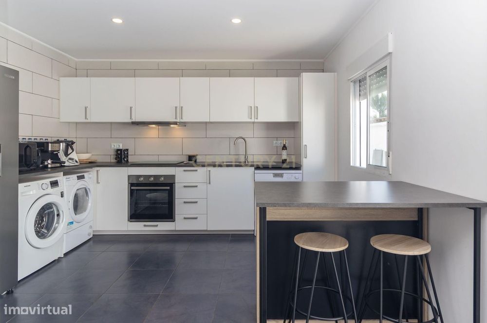 Moradia Isolada T2 Remodelada - Foros de Amora