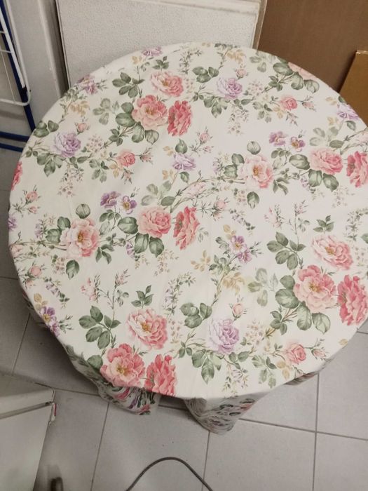 Mesa de apoio redonda