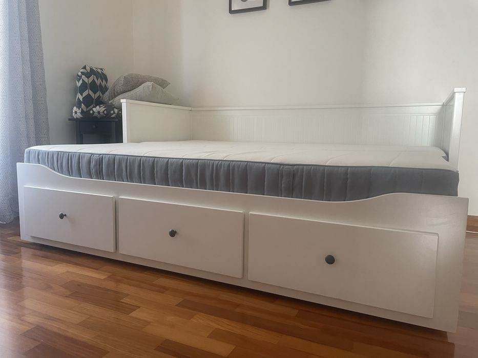 Cama hemnes quase nova