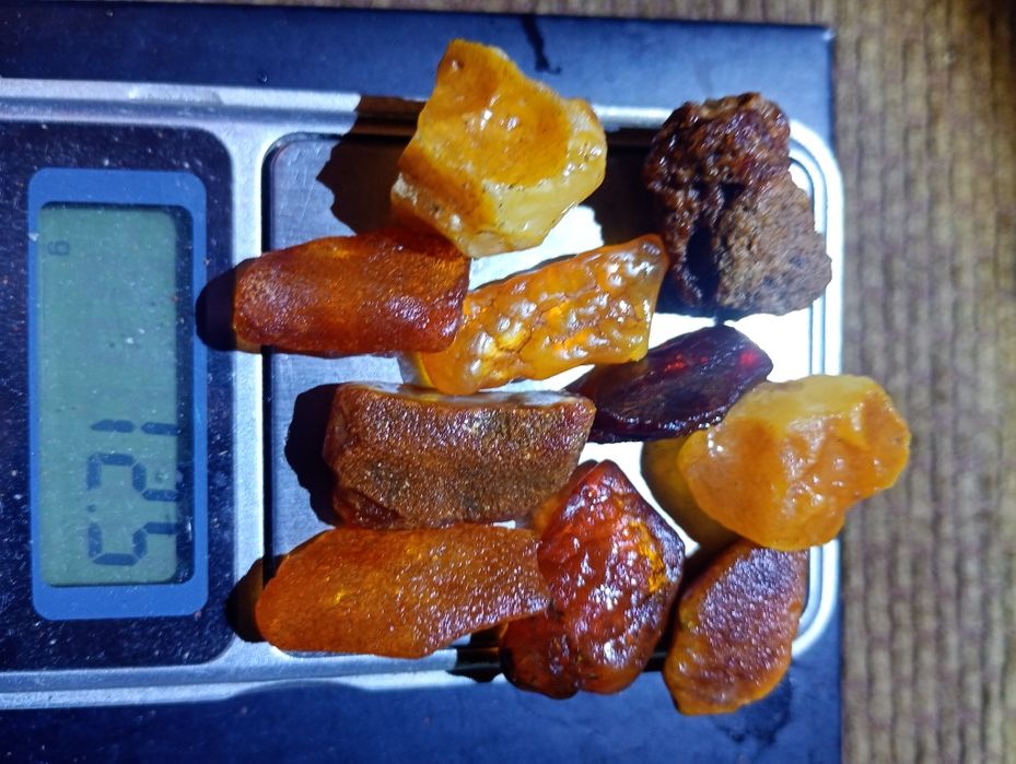 Bursztyn bałtycki surowy 10szt