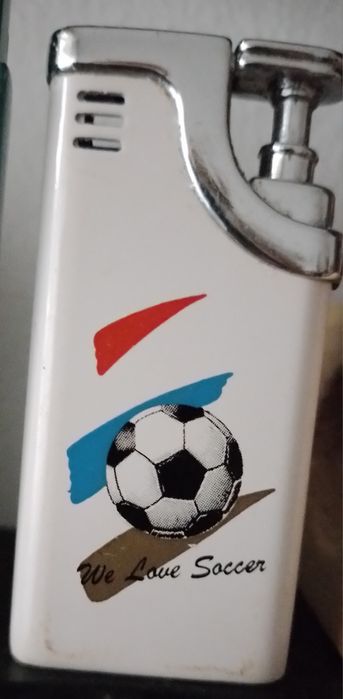 Antigos isqueiros alguns com marca para coleçionadores