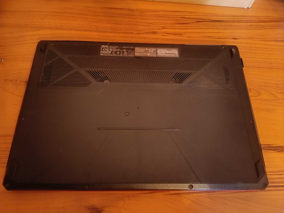 Asus TUF Gaming FX504GD / i5-8300H / GTX1050 (4GB) / 12GB / 256SSD+1TB