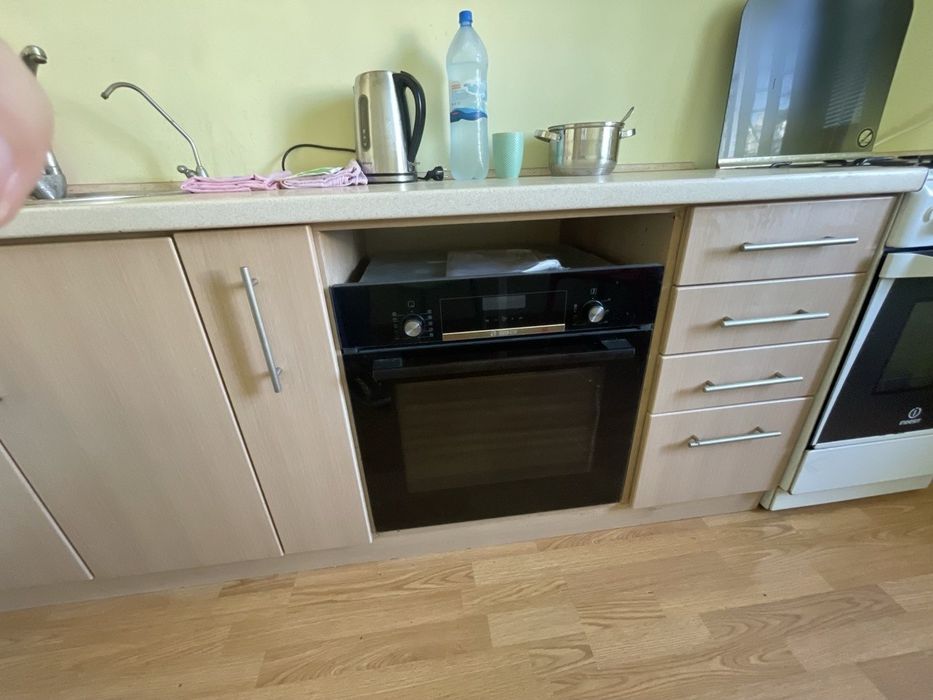 Сдам 3-комн квартиру Газ.Таирова Ак.Королева, 75.
В доме газ ! 
Три раздельные комнаты