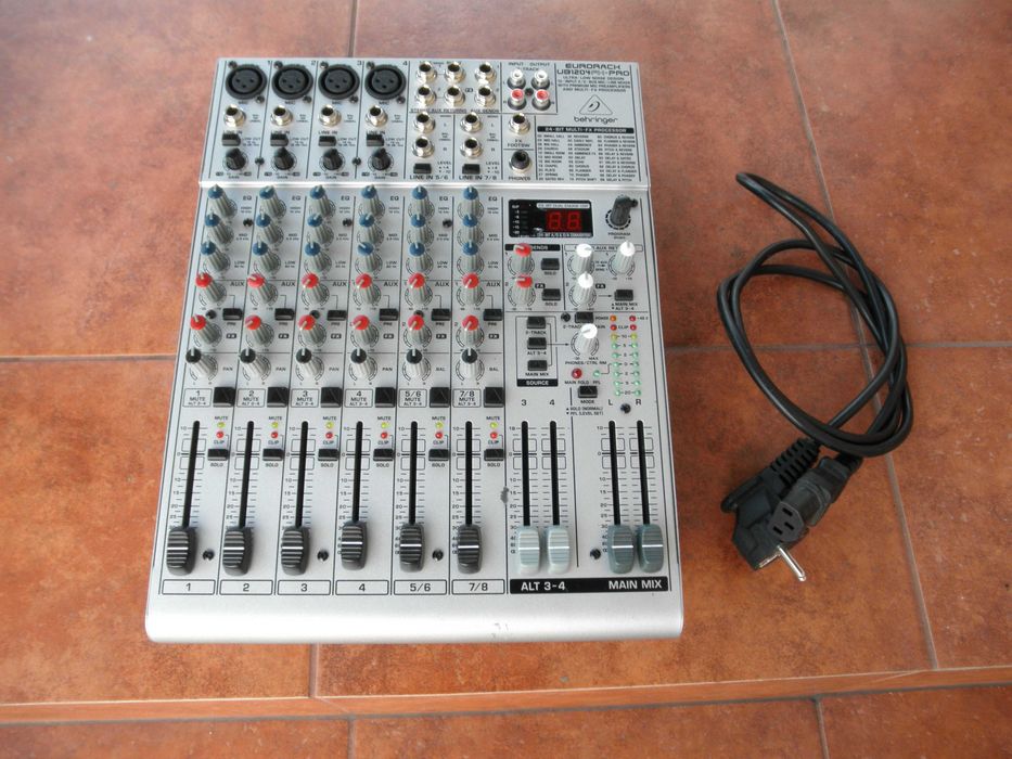 Mikser Behringer Eurorack UB 1204 FX-PRO.  Mixer estradowy.
