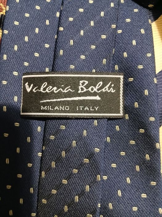 Gravatas de várias cores