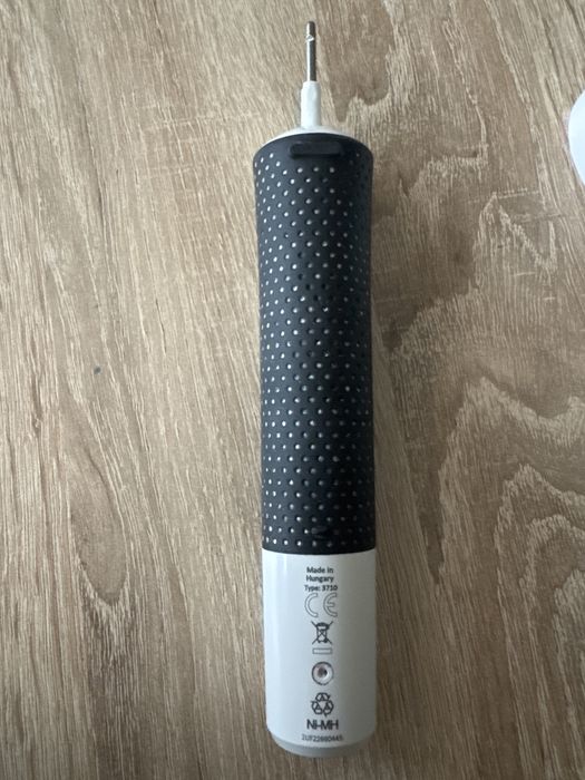 Szczoteczka elektryczna Oral-B Vitality 100 + ładowarka sprawna