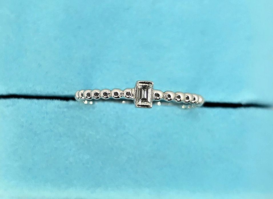 Кольцо с бриллиантом 0.07 карат