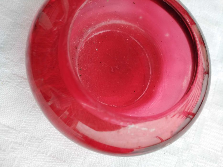 Três Pequenos Castiçais Vermelhos