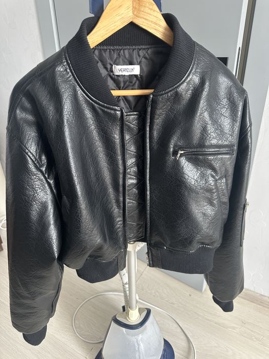 Куртка бомбер укорочена