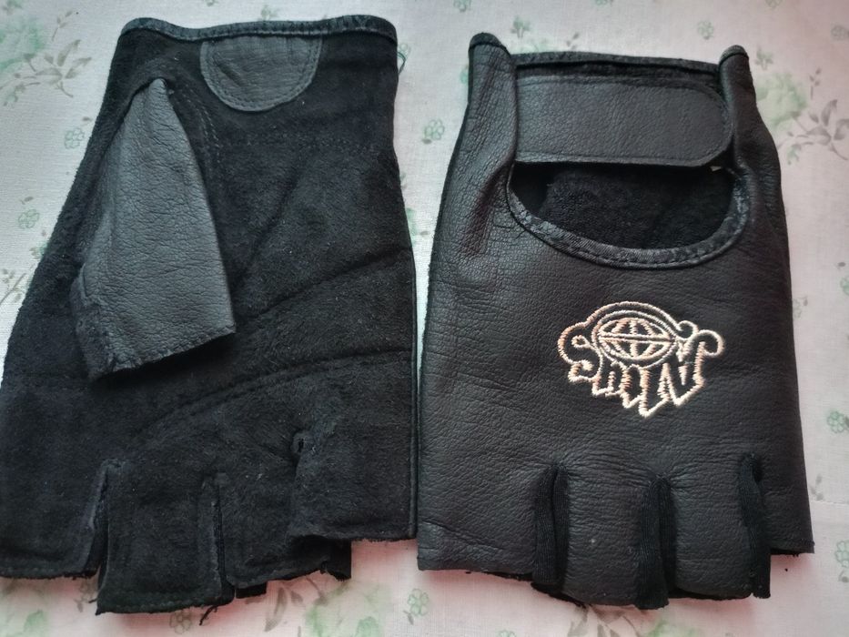 Перчатки спортивные