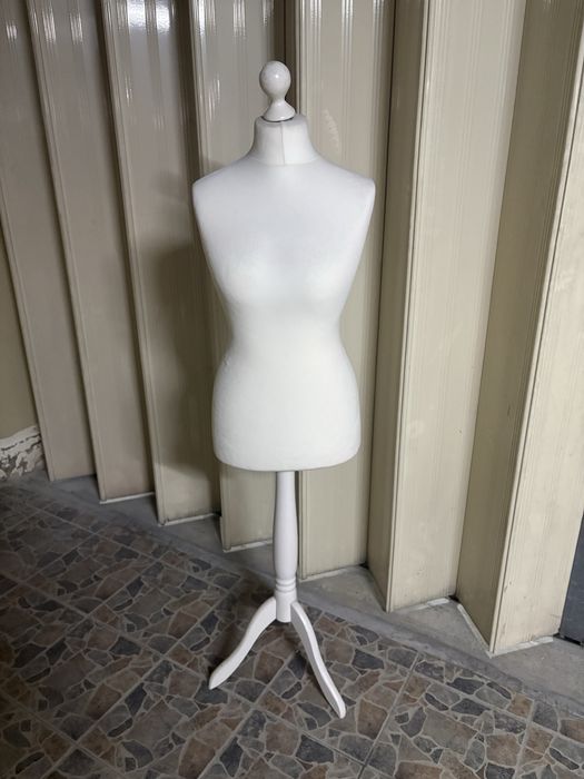 Manequim com pé em madeira Branco