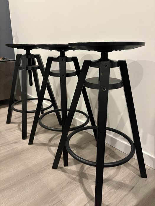 Banco alto de madeira regulável