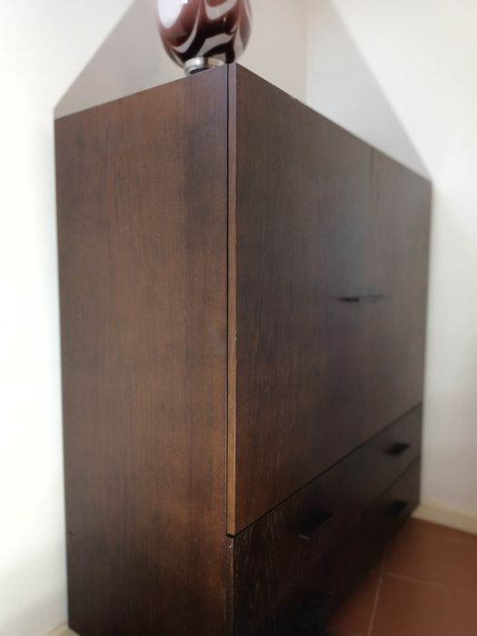 Aparador / louceiro / armário com muita arrumação