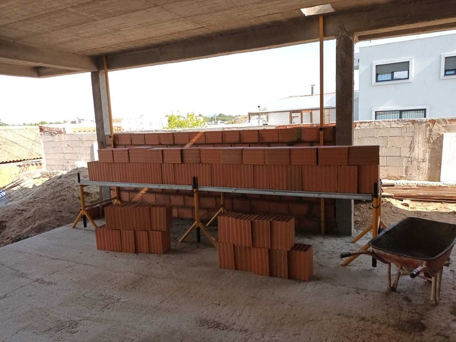 Pedreiro Pintor e Carpinteiro