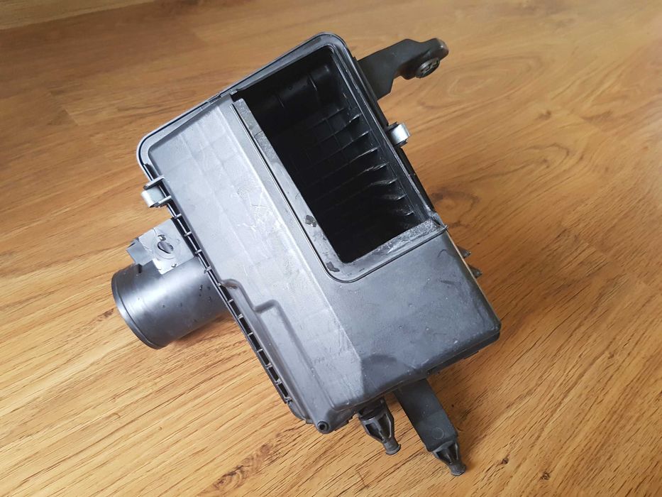 Корпус воздушного фильтра Nissan Rogue 14-20 оригинал б/у 165004BA3B