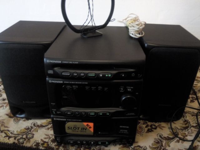 Стереосистема "Pioneer xr-p350" с колонками.