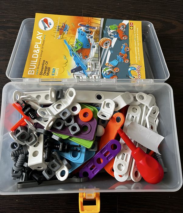 Конструктор з гнучкими деталями