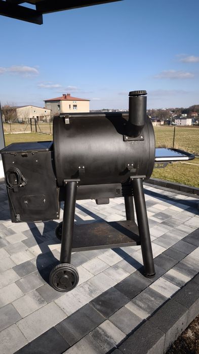 Grill, smoker Broil King Regal Pellet 400, żeliwne ruszta, różen