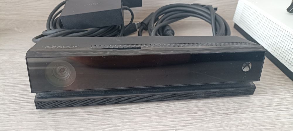 Konsola XBox One S+ Kinect + Pad gratis