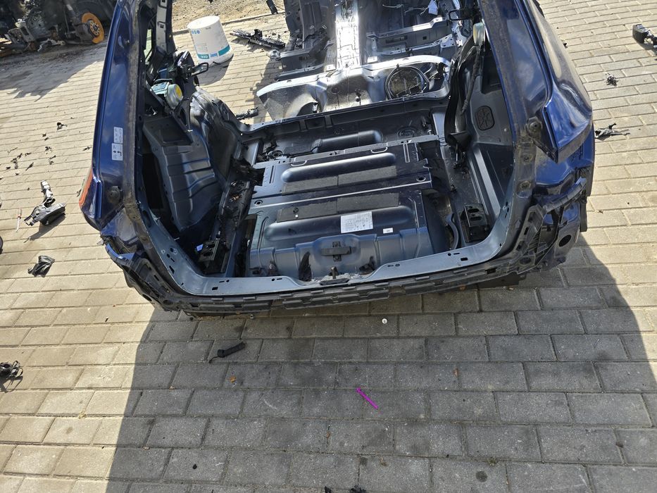 Dupa wanna wnęka koła pas tylny audi a4 b9 G Tron a5 8w gtron