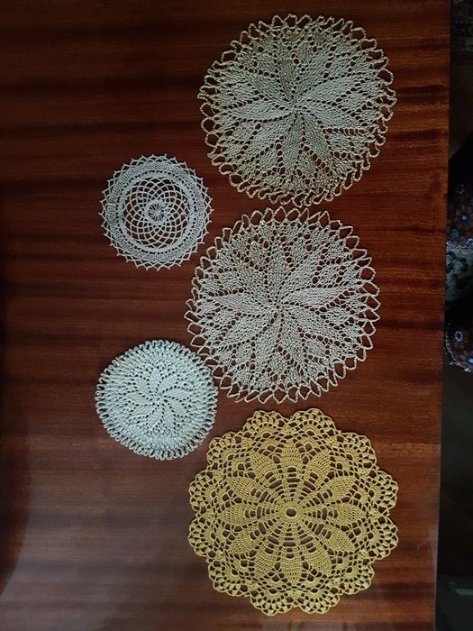 Салфетки  вязаные и вышитая