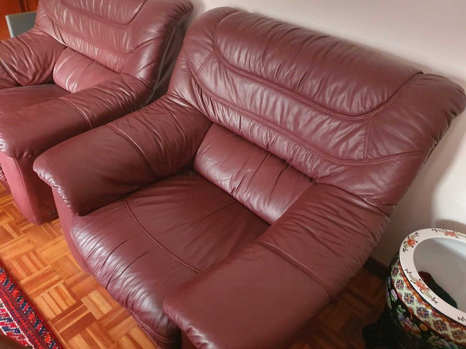 Duas poltronas em pele