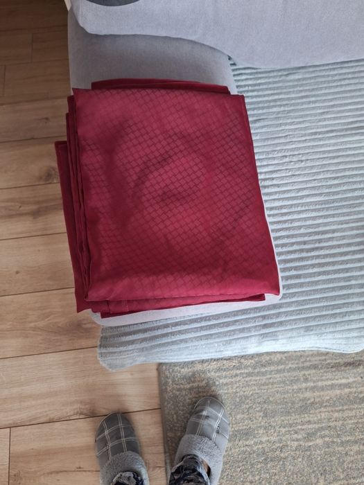 Zasłony bordowe do pokoju