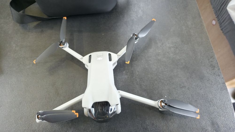 Kit Drone DJI Mini 3 Fly More Combo + Controle Remoto DJI RC