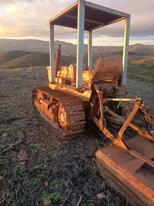 Trator Fiat de rastos