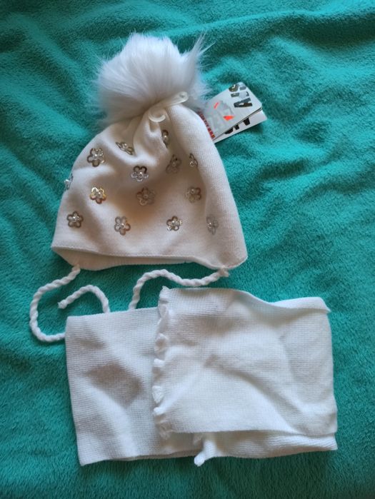 Komplet zimowy, czapeczka+cienki szalik.