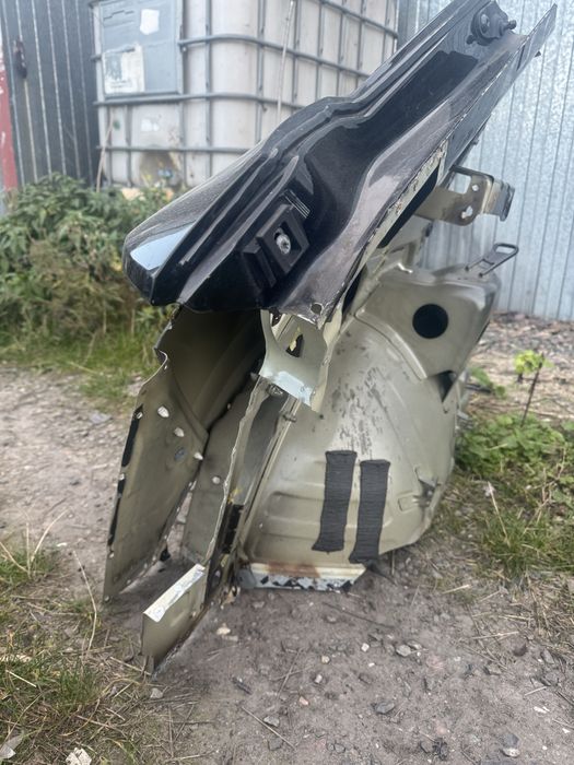 Крило заднє ліве id4